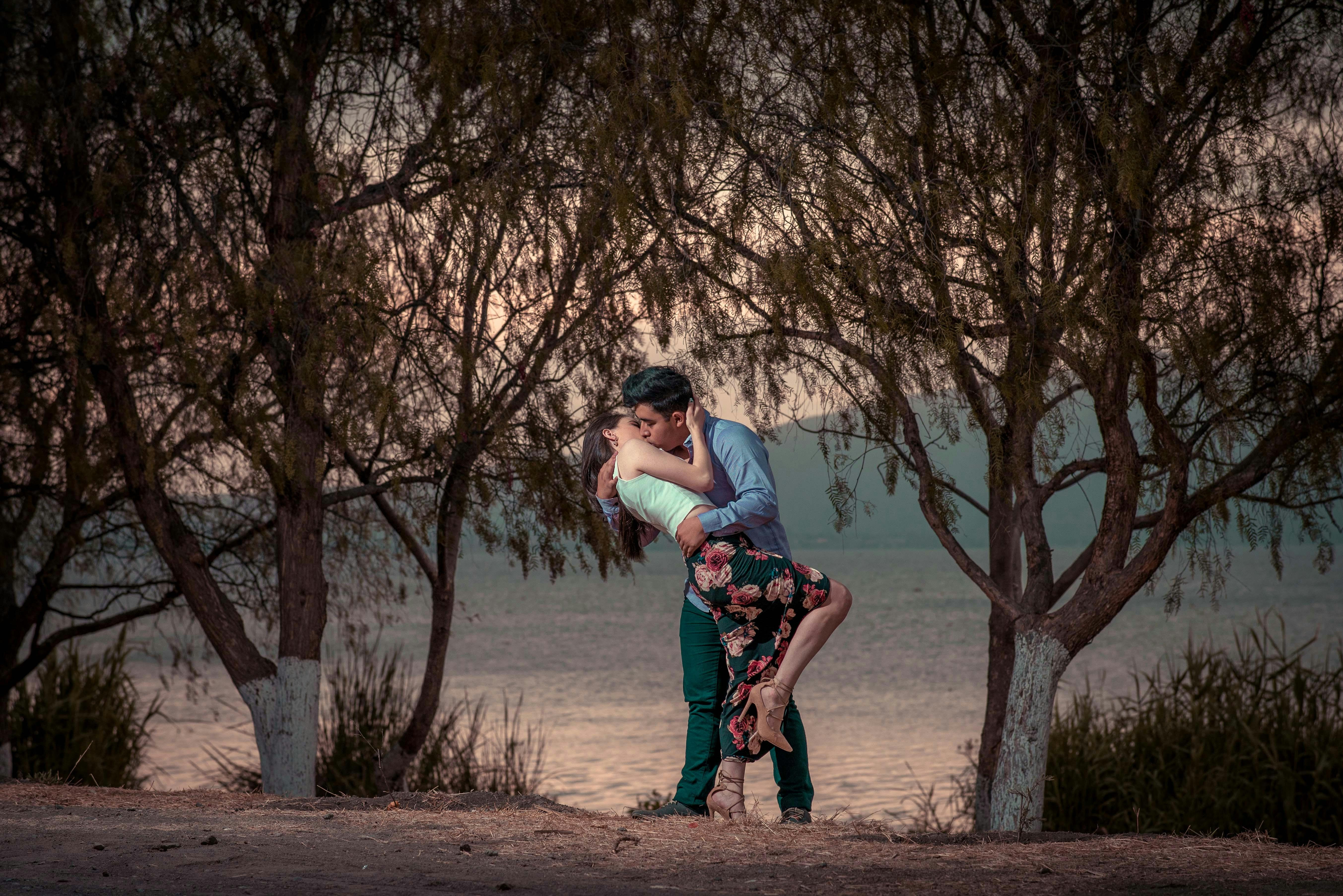 Recognizing the Early Warning Signals of a Hasty Romance
