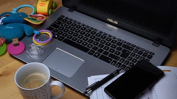 How to manage work-life balance without neglecting your partner