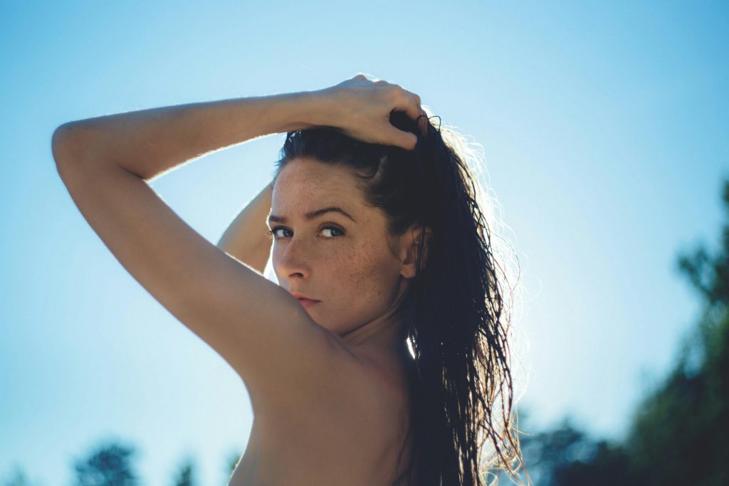 How to Be Comfortable in Your Own Skin While Dating