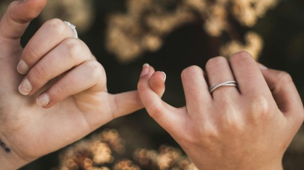 How to Deepen Emotional Connection Through Physical Touch