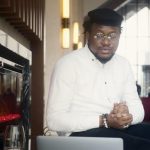 How to set boundaries while dating online