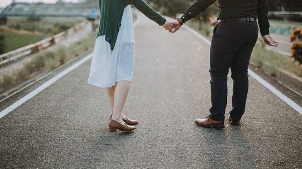 Best Conversation Starters to Break the Ice on a First Date