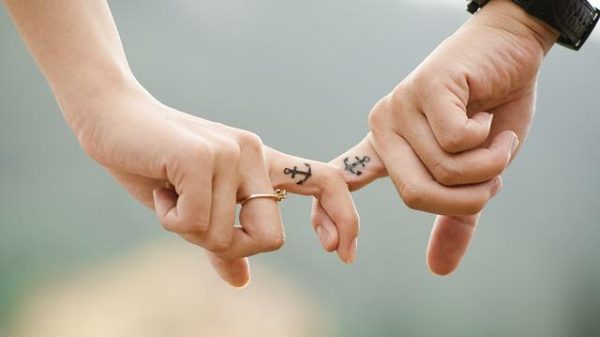 Should you discuss past relationships on a first date