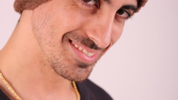 Mastering Body Language for a Confident Date