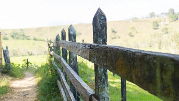 How to Set Healthy Boundaries Without Creating Distance