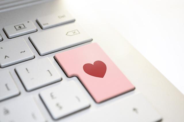 Navigating the Nuances of Online Dating Etiquette