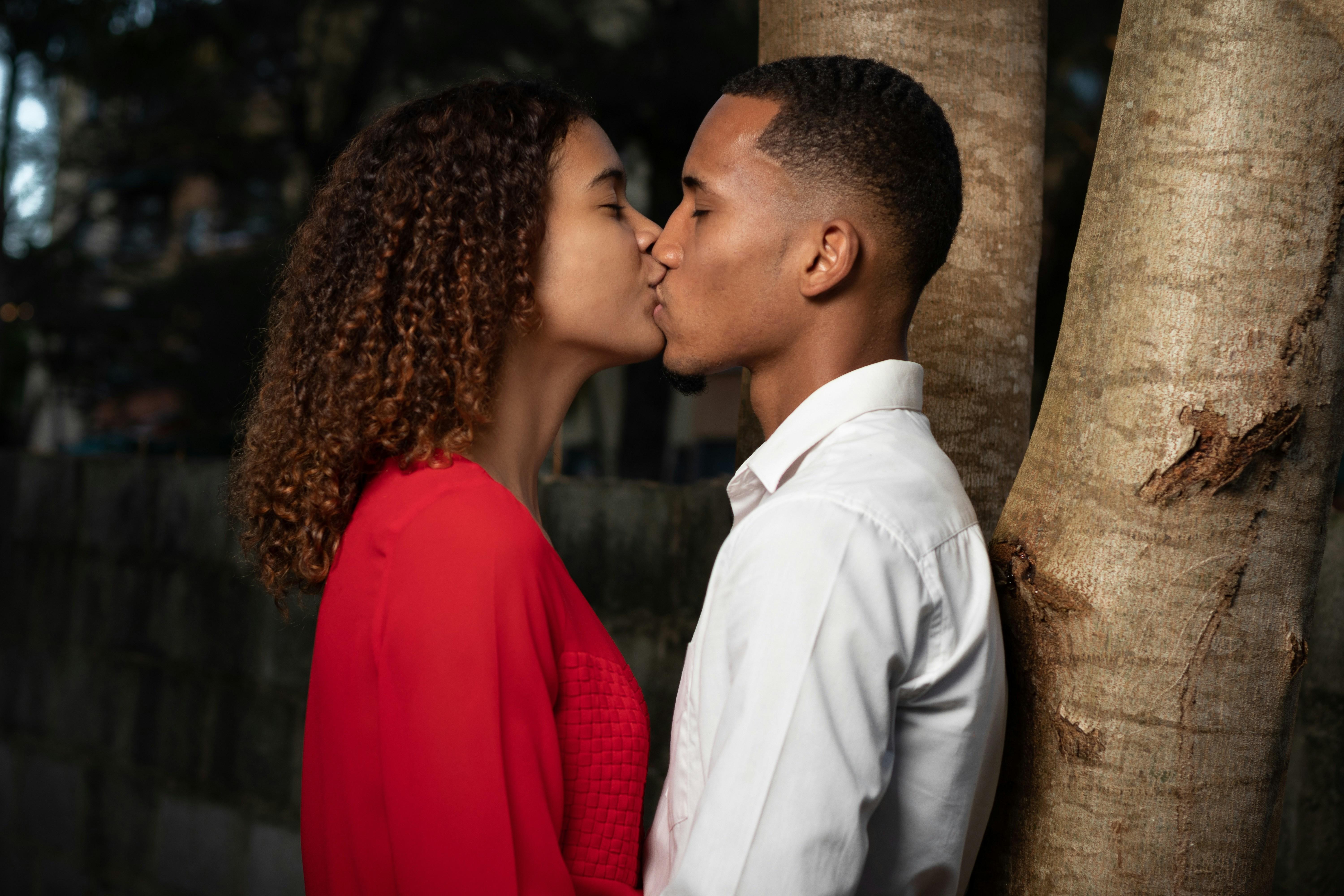 Navigating Emotional Intimacy in Polyamorous Relationships