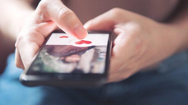 How to Approach Online Dating with Confidence